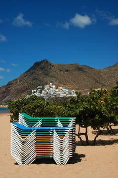 A palm tree and a lounger underneath - a perfect beach day.....!:-)
