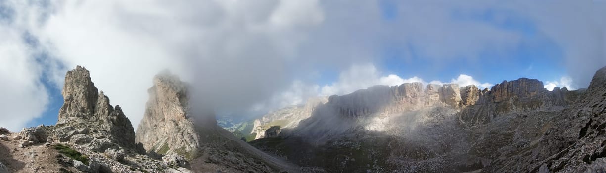 240° panoramic view at the Cirjoch.Im valley you can still see very tiny Selva Gardena. Partly in clouds the cir peaks.
