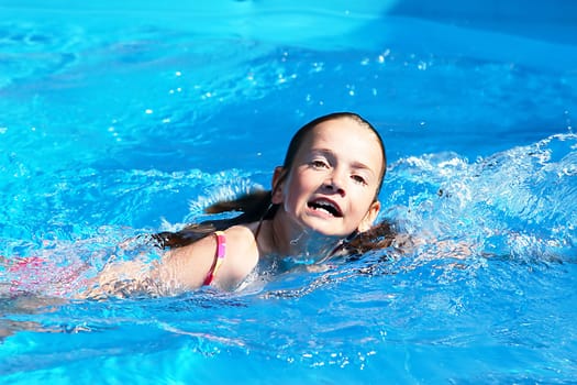 Girl in the pool,No.4