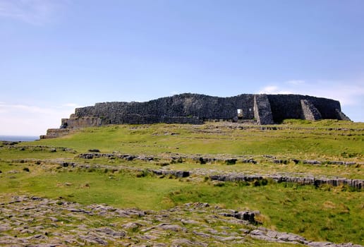 Probably in the 3rd century BC this impressive fort was built. During excavations,remains of stone huts from the late Bronze Age (approx. 500 BC) were found under its walls. Why the fort was built on this site,what