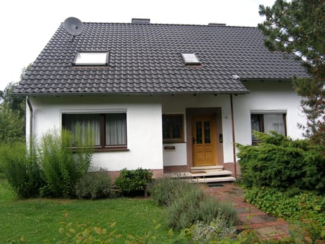 DETACHED HOUSE