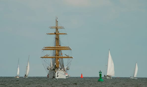 The Hanse Sail 2006 is open. This is what the arrival of the Gorch Fock looked like this morning....!