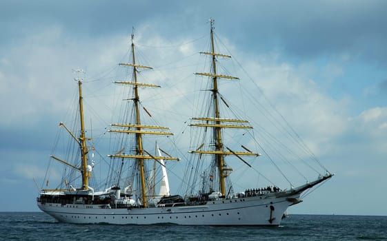 The crew was already ready to enter the port of Warnemünde,but the sails were not set...!:-)