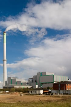 Power plant in front of a blue sky
