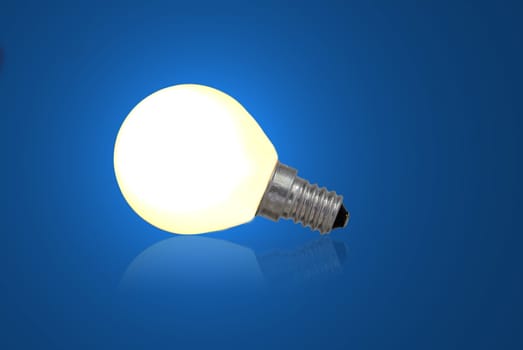 Horizontal light bulb