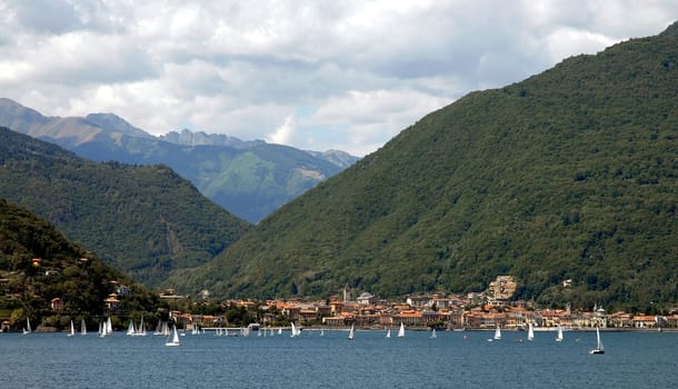 Located on the western shore of Lake Maggiore,on the foothills of the Valle Cannobina,is the medieval village of Cannobio,at an altitude of 214 m,with 6,000 inhabitants. Surrounded by a myriad of small villages on the mountain slopes. Good climate,healthy air