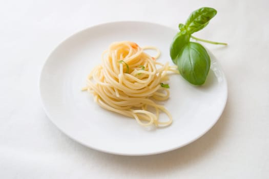 Spaghetti with basil