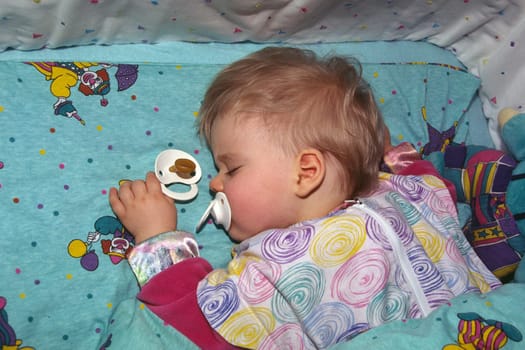 I like to fall asleep with the pacifier