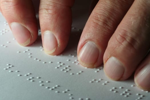 Reading braille