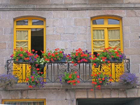 Moncontour,window with balcony