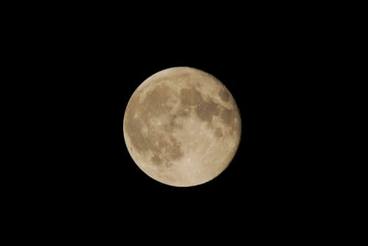 one day after full moon,on 8.9.2006 - Nikkor 400mm 5.6 ED IF + Sigma 2x  Aperture 13,1/10s