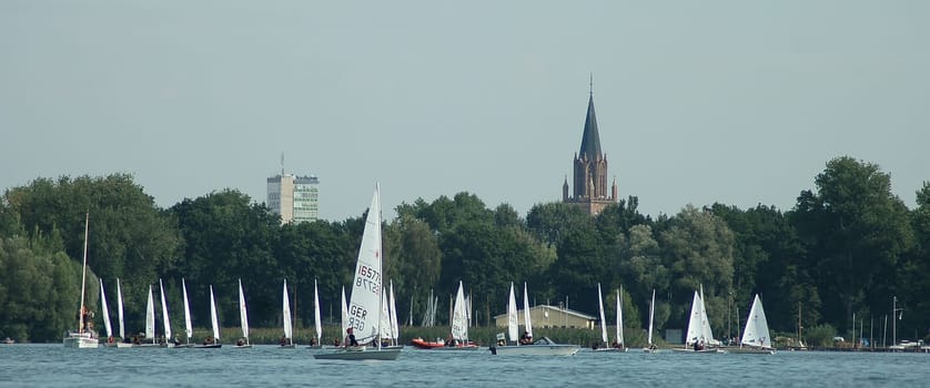 With this photo I wish you all a nice weekend------If someone is looking for me,I'll be back here on the lake and then at work from noon! Enjoy the sun and the beautiful Indian summer.....!