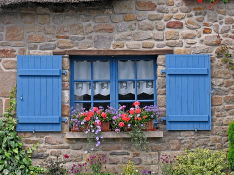 near Mont-Dol,house with blue window