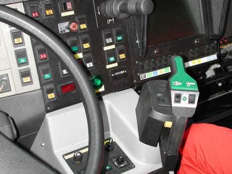 While driving,the driver can control the turret with one hand and fight the fire.