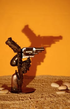 This sculpture was created by the Swiss artist Paul Racle and consists of a hammer head and a former ladies' revolver in the main parts. When viewed from the front or from the back,the whole guy or just his face can be seen.
