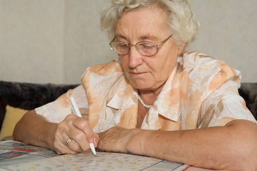 A pensioner guessing the riddle