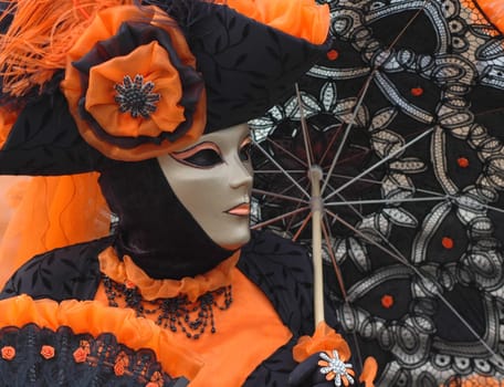 The picture was taken at the Venetian Fair in Ludwigsburg. The historical background: Duke Carl Eugen of Württemberg took such a liking to the Venetian mask festival on his trip to Italy that in 1768 he unceremoniously incorporated it into his then
