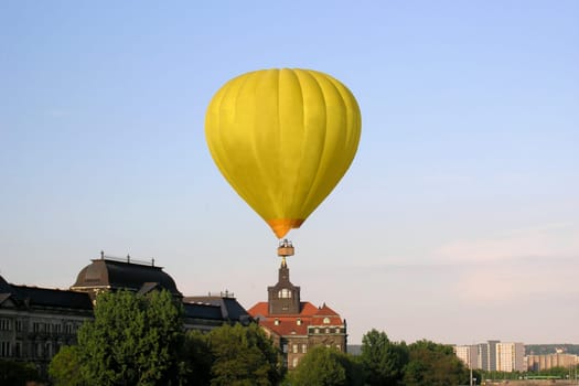 ABOUT DRESDEN'S ROOFTOPS