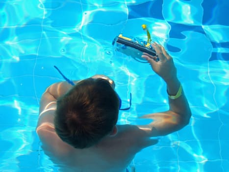 Child photographed with underwater camera