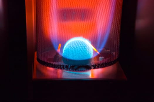 Gas burner with blue flame
