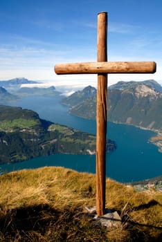At the suggestion of Andreas (AH photo) I have a picture of the summit cross,with the pedestal set again. I'm curious about your opinion.
