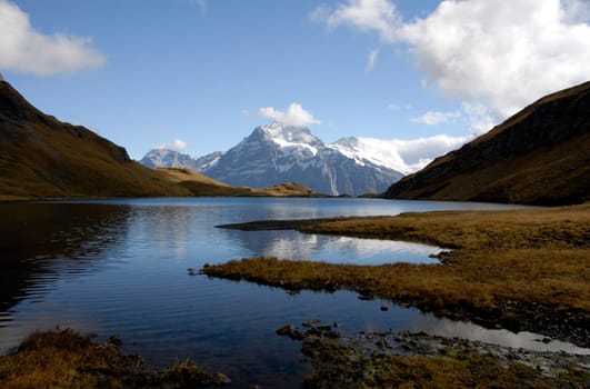 is a picturesque small mountain lake on the First above Grindelwald in the Bernese Oberland. It is located at 2,265 m.a.s.l. and consists of two parts,separated by a small natural dam,with the lower part being 6 meters lower. From its shores b