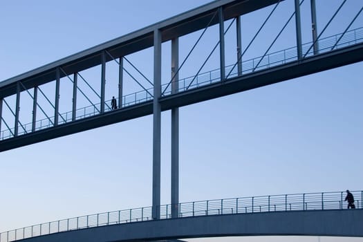 Passers-by Spreebrücke