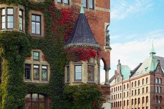 I'm somehow not that much of an architectural photographer,I always miss something or quite a lot in the pictures. Hmm. I don't think the image composition is that successful,is it?