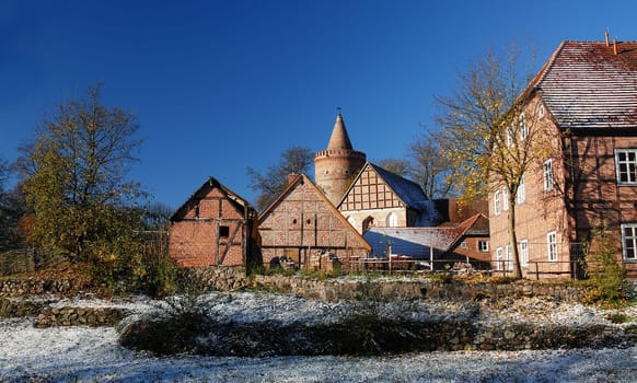 Since I've already been asked if it really snowed here,here's a picture with Exif data....! After the Hebrststurm it was really fun this morning to enjoy the clear air at the castle!:-)