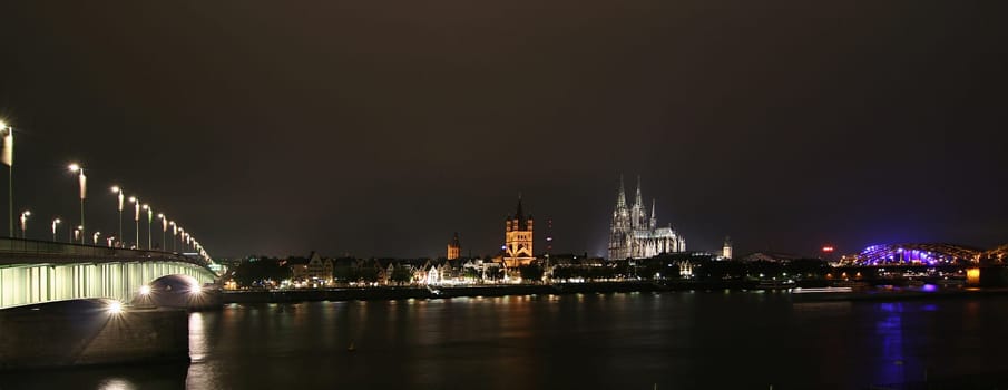 photographed with Canon350D / Tokina 12-24mm, Aperture 8 / 10sec