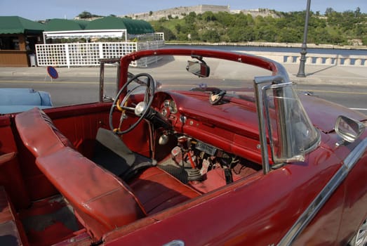 Oldtimer with steering wheel lock
