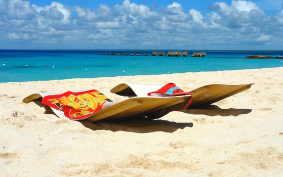 I was in the sun for 15 days :-) The couple lying on the lounger was swimming in the sea :-)