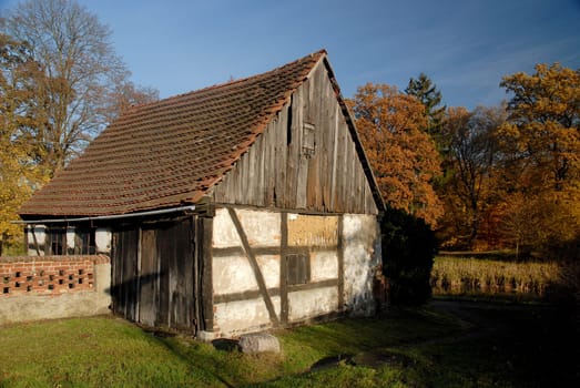 The dilapidated house again in color. I myself am a little bothered by the large shadow area on the right......!:-)