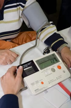 Measuring blood pressure