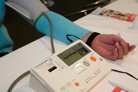 Measuring blood pressure