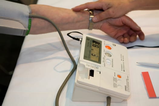 Measuring blood pressure