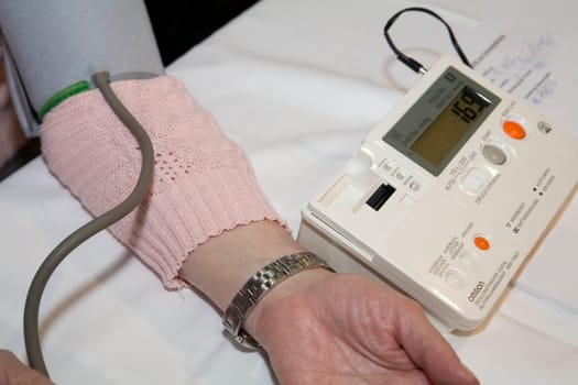 Measuring blood pressure