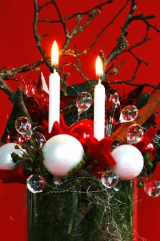 Advent decoration red with ivy
