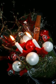 Advent decoration red with ivy