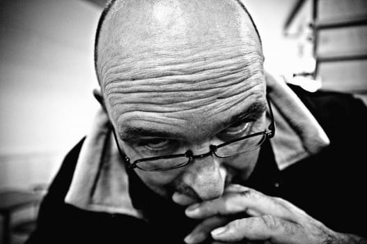 Who's going to bite his finger in anger right away... didn't taste the burger before? :-)