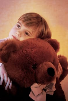 I'm afraid again that a lot of children can hardly look over big stuffed animals that they get from Santa Claus......,like Kimi about this teddy bear here!:-)