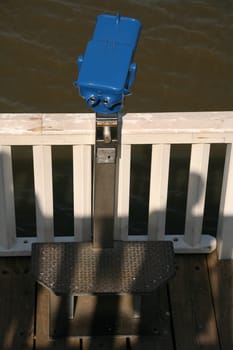 Coin-operated telescope