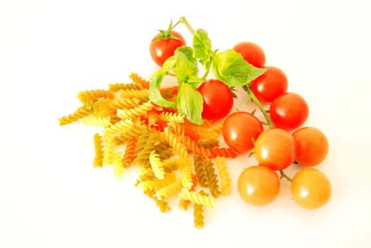 Pasta with tomatoes and basil