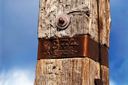 This is the fitting of the summit cross on the Jenner...