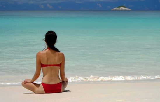 Longing view of the endless expanse of the Indian Ocean