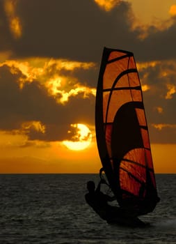 At Mallory Square in Key West,Florida,magicians,acrobats,street musicians,artists and old hippies meet every evening for the Sunset Celebration. Hundreds of people then admire the spectacular sunset.