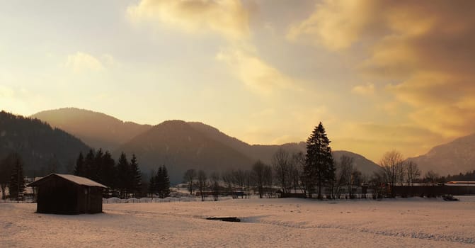 Unfortunately it hasn't been light that long,but I've always enjoyed the evening hours the most.....! Also because of the good Austrian cuisine and the cosiness!
