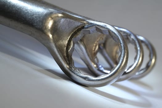 Ring wrench