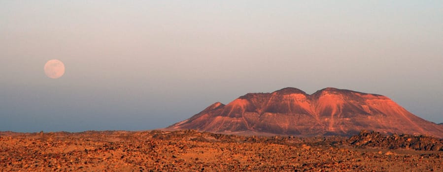 Full moon near Soleb,noerdl. Sudan.