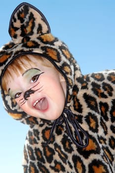 My sweetie as a little leopard. ... She bravely endured all these hours at the Shrove Monday procession ... and took home a whole backpack full of lumps,stuffed animals,3 balloons and a soccer ball :-)